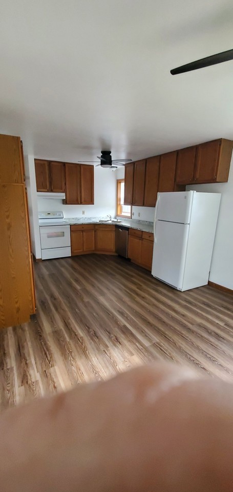 950 Van Buren Ave - Photo 2 of 8