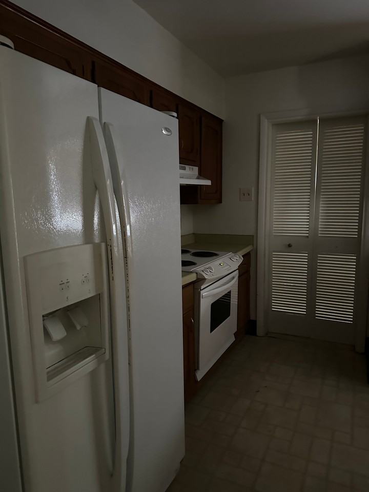 5162 Meadowcrest Cir - Photo 3 of 6