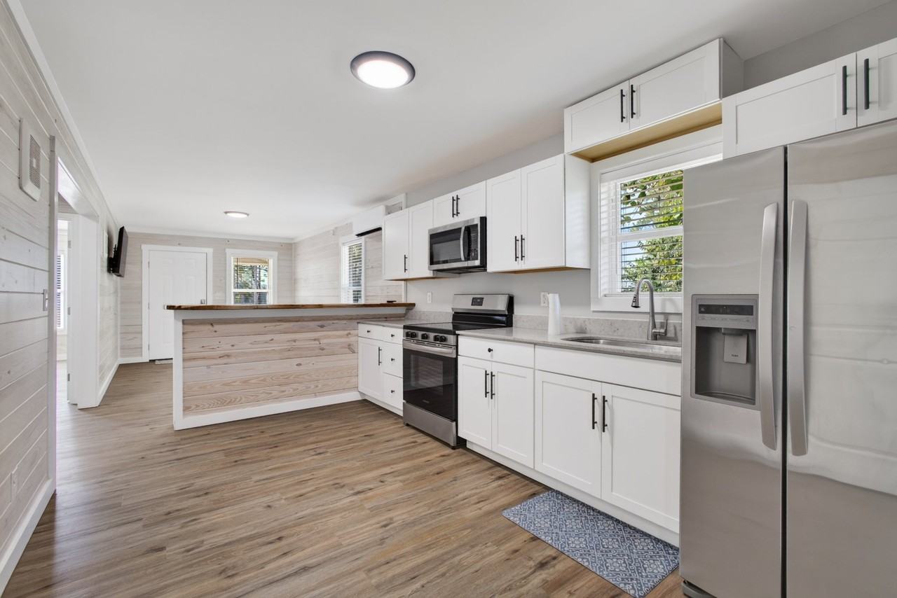 1311 Oak St - Photo 2 of 10