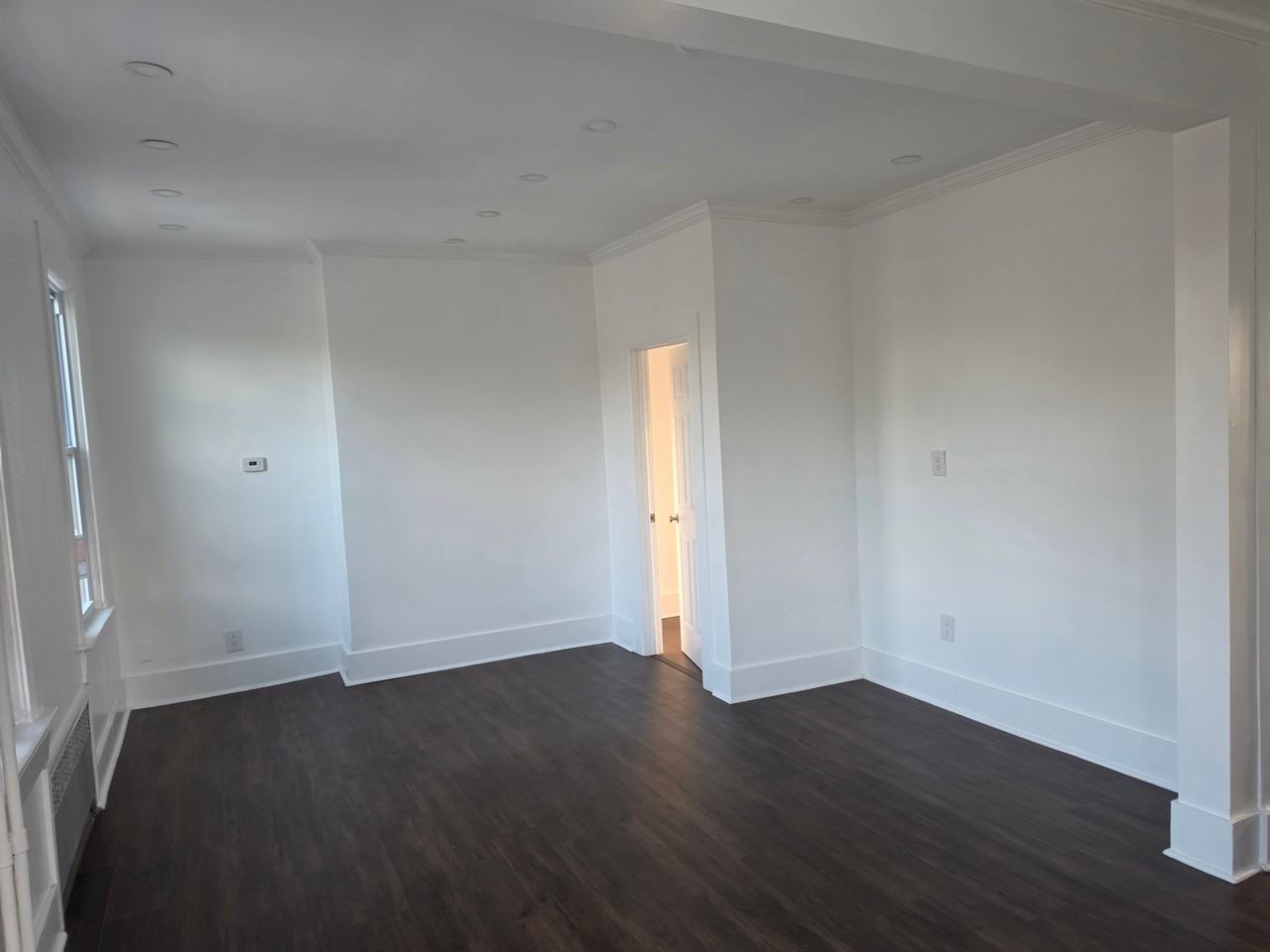 129 Hobart Ave - Photo 2 of 10