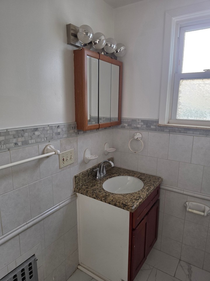 129 Hobart Ave - Photo 3 of 10
