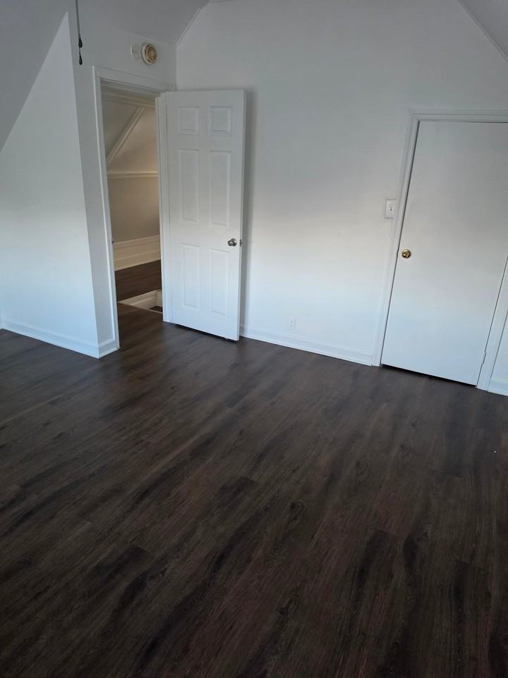 129 Hobart Ave - Photo 5 of 10