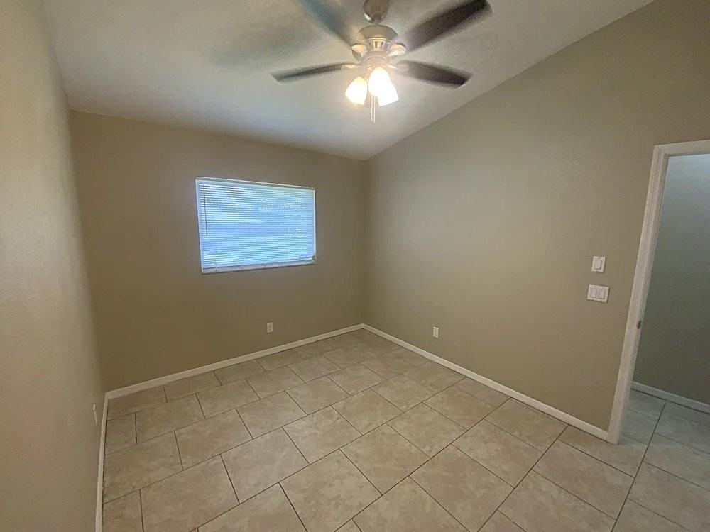 23307 Moorhead Ave - Photo 4 of 10