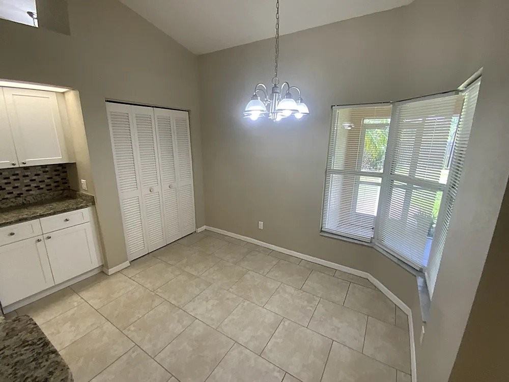 23307 Moorhead Ave - Photo 5 of 10