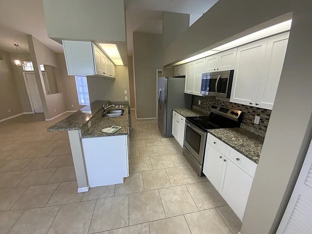 23307 Moorhead Ave - Photo 7 of 10