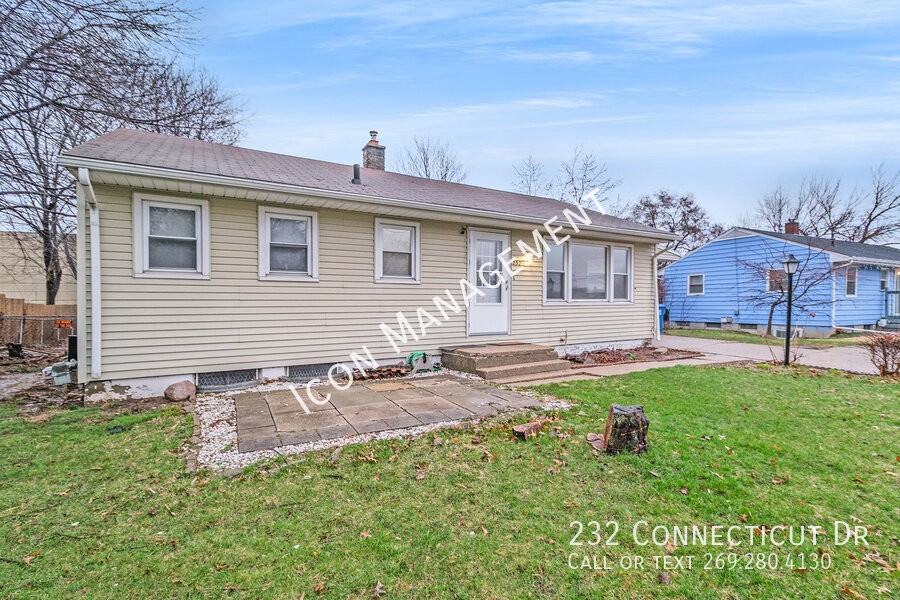 232 Connecticut Dr - Photo 3 of 23