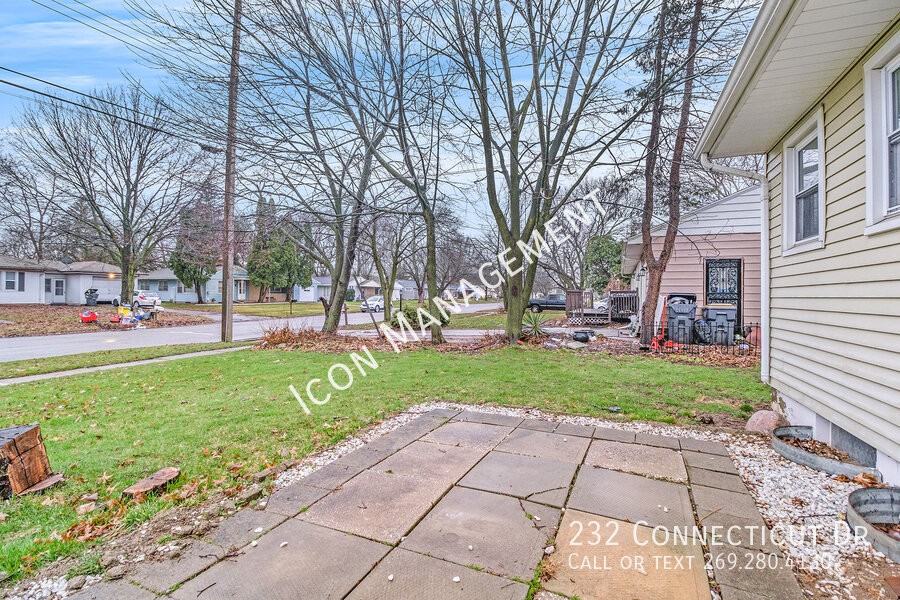 232 Connecticut Dr - Photo 4 of 23