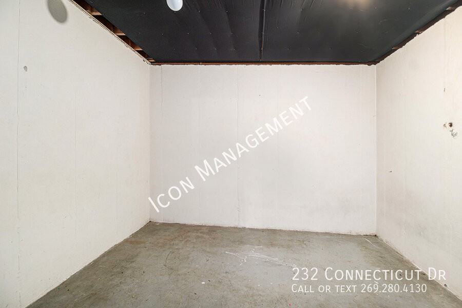 232 Connecticut Dr - Photo 5 of 23