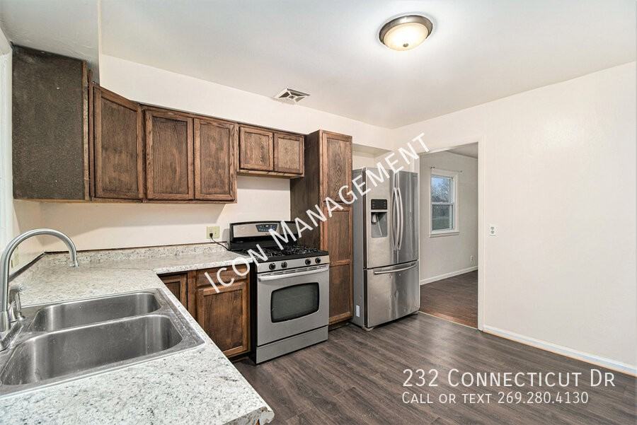 232 Connecticut Dr - Photo 6 of 23