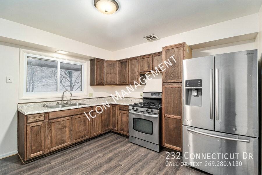 232 Connecticut Dr - Photo 7 of 23