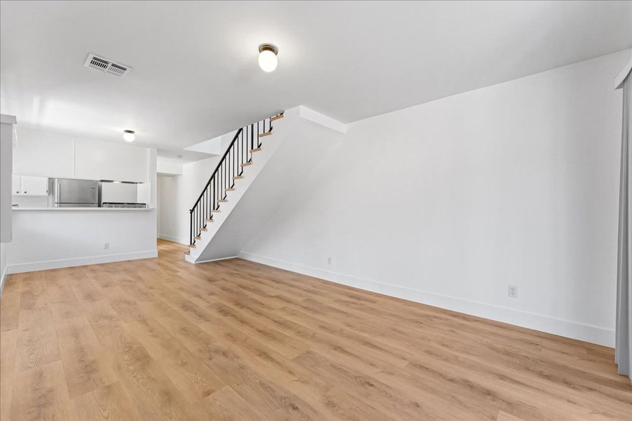 444 W Windsor Rd #06 - Photo 2 of 22
