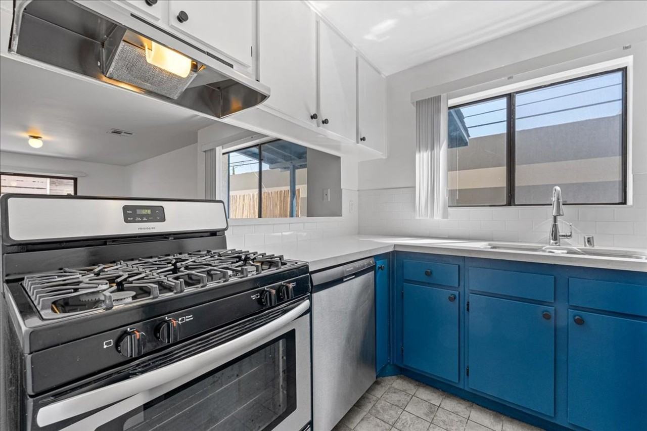 444 W Windsor Rd #06 - Photo 6 of 22