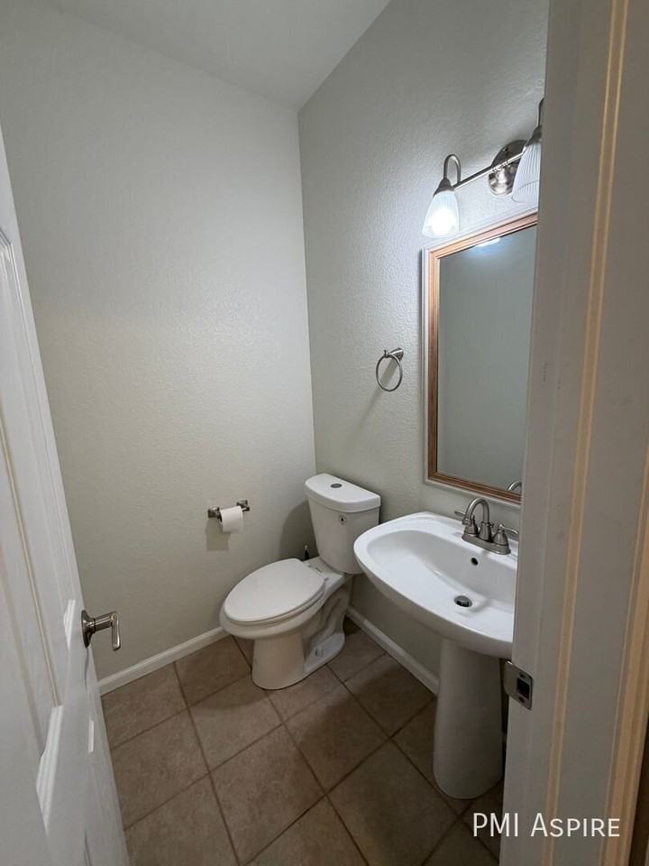 16128 E Geddes Dr - Photo 5 of 19