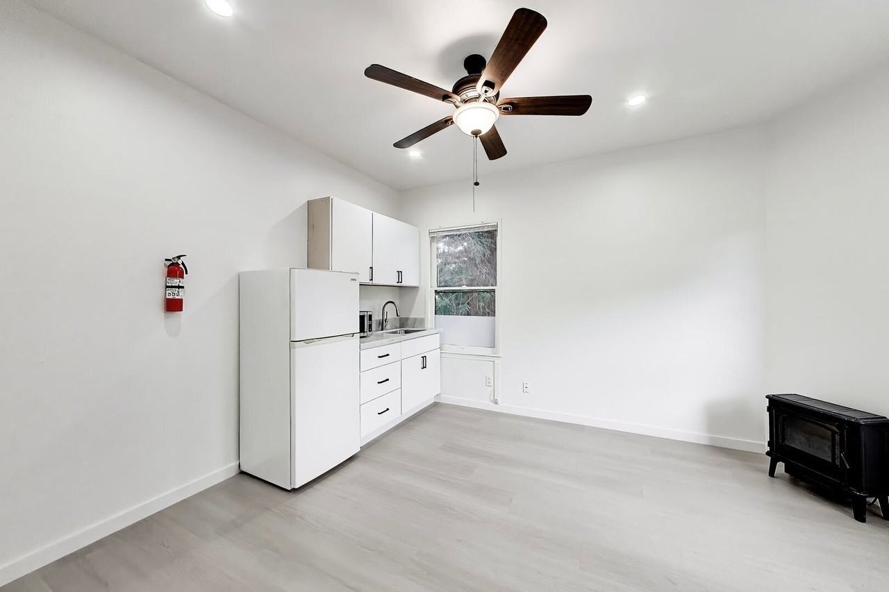 628 Waverley St #05 - Photo 2 of 11