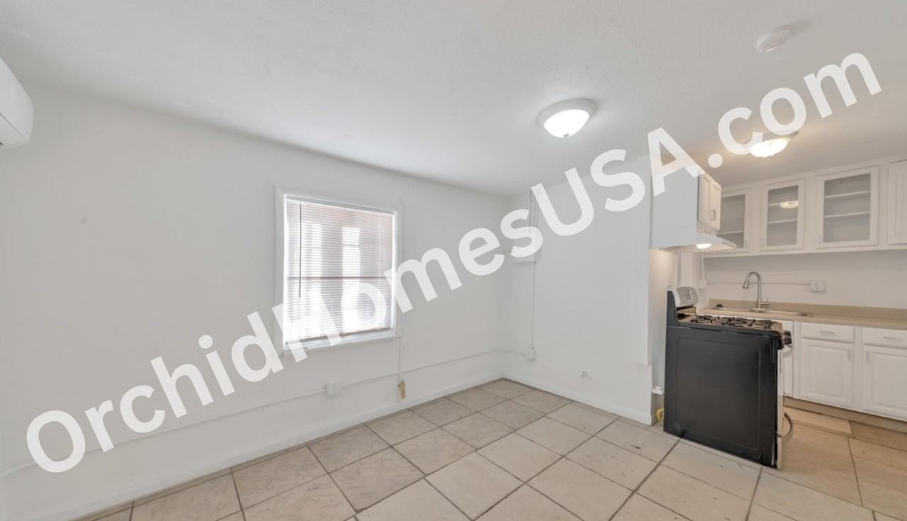909 South 35th Avenue - Photo 2 of 27