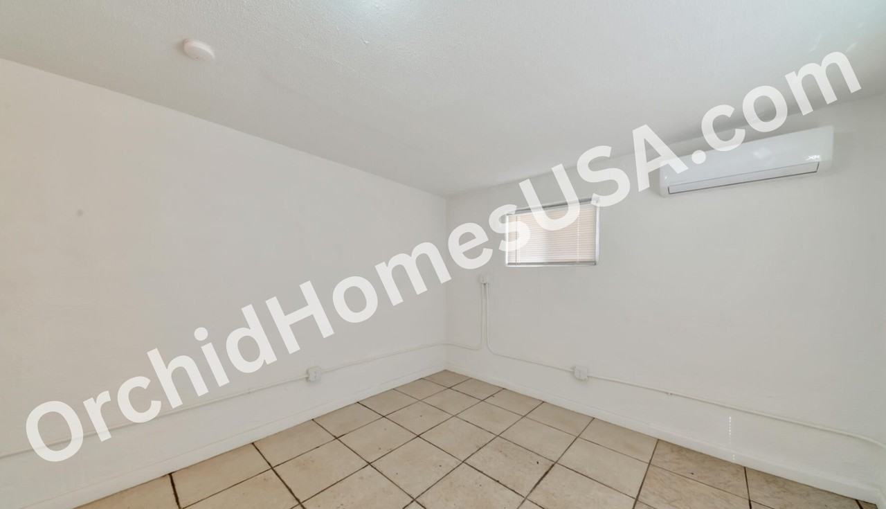 909 South 35th Avenue - Photo 3 of 27