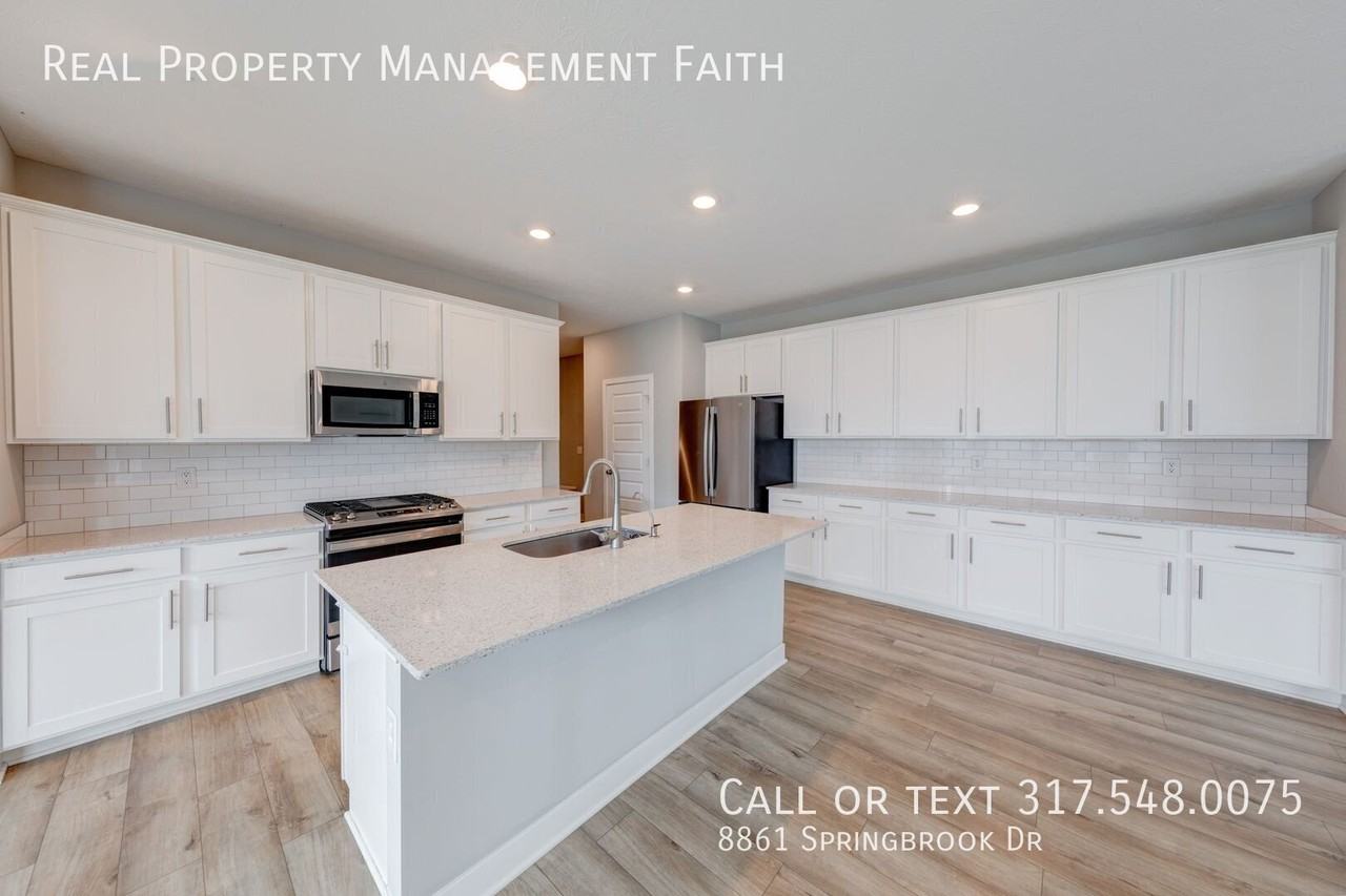 8861 Springbrook Dr - Photo 7 of 34