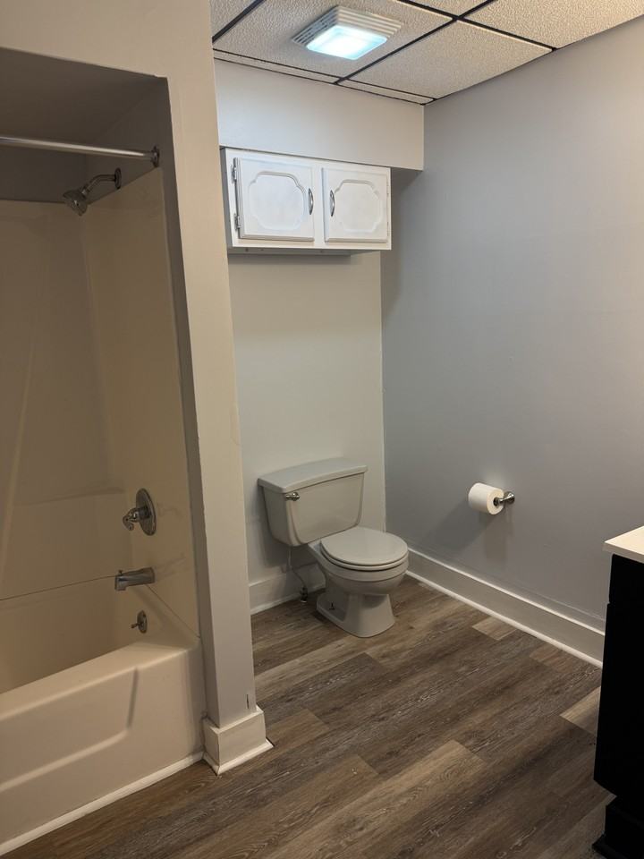210 Washington Ave #C - Photo 4 of 7