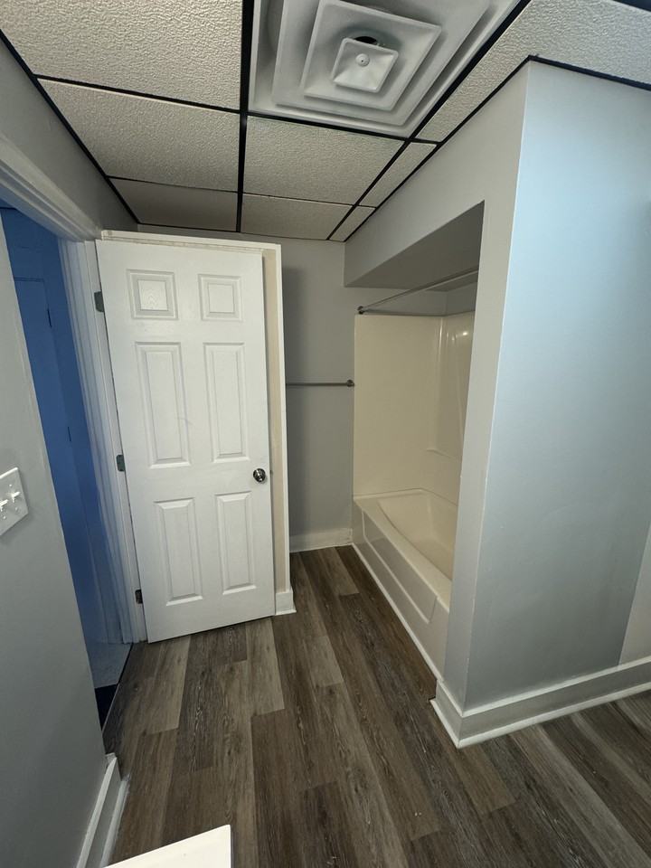 210 Washington Ave #C - Photo 5 of 7