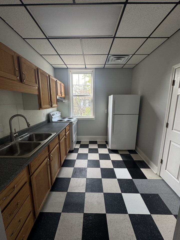 210 Washington Ave #C - Photo 6 of 7