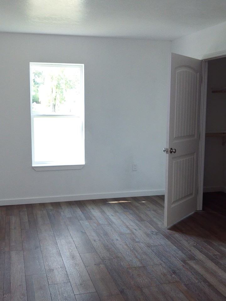 1025 Wood St #NA - Photo 3 of 9