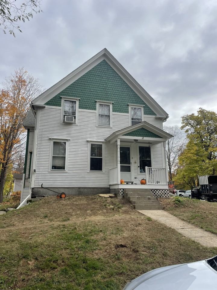8 Pleasant St #4