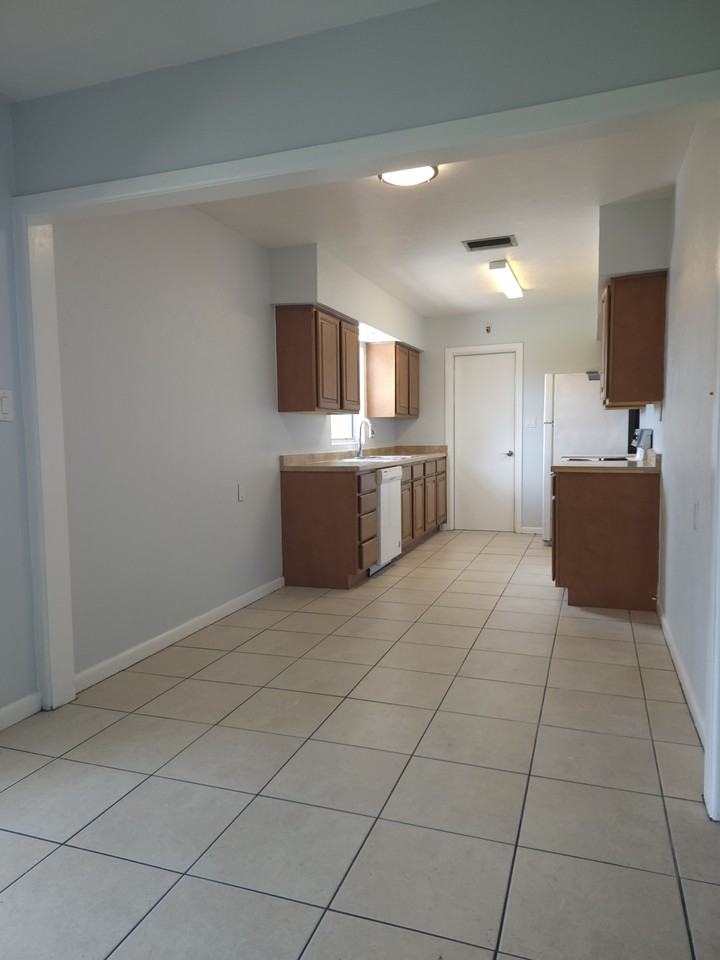820 Malone Dr #NA - Photo 3 of 11