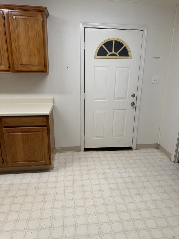 142 Mosley Dr #NA - Photo 2 of 8