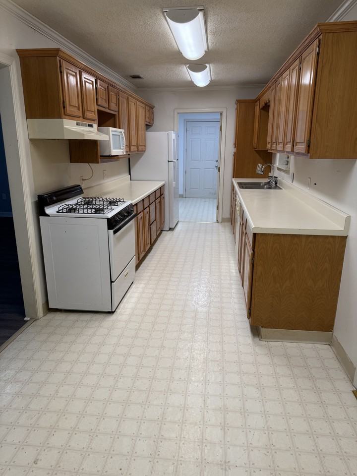 142 Mosley Dr #NA - Photo 3 of 8