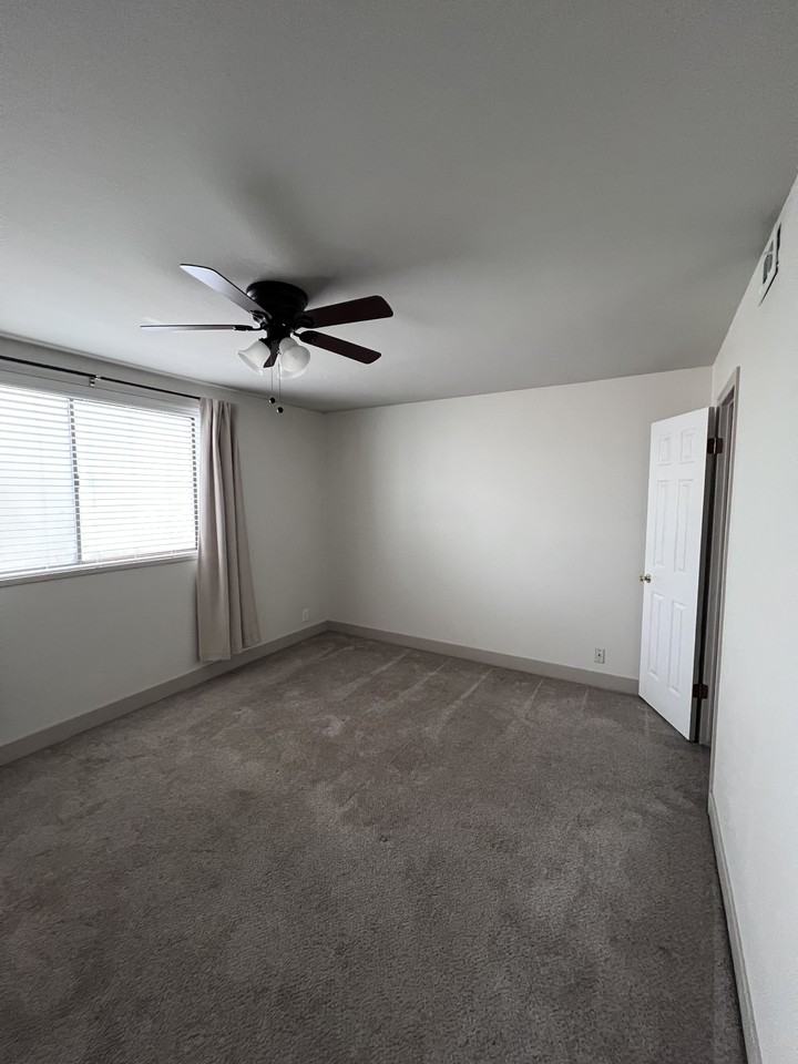 925 E Creekhill Ln #11 - Photo 3 of 12