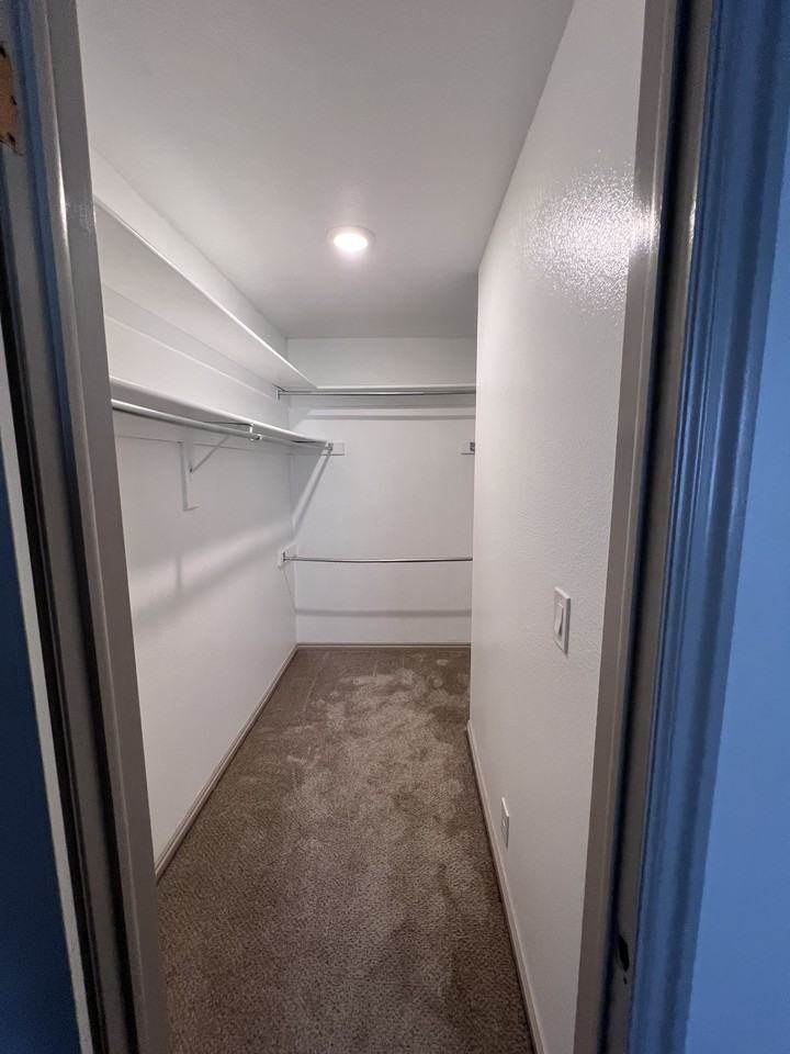 925 E Creekhill Ln #11 - Photo 4 of 12