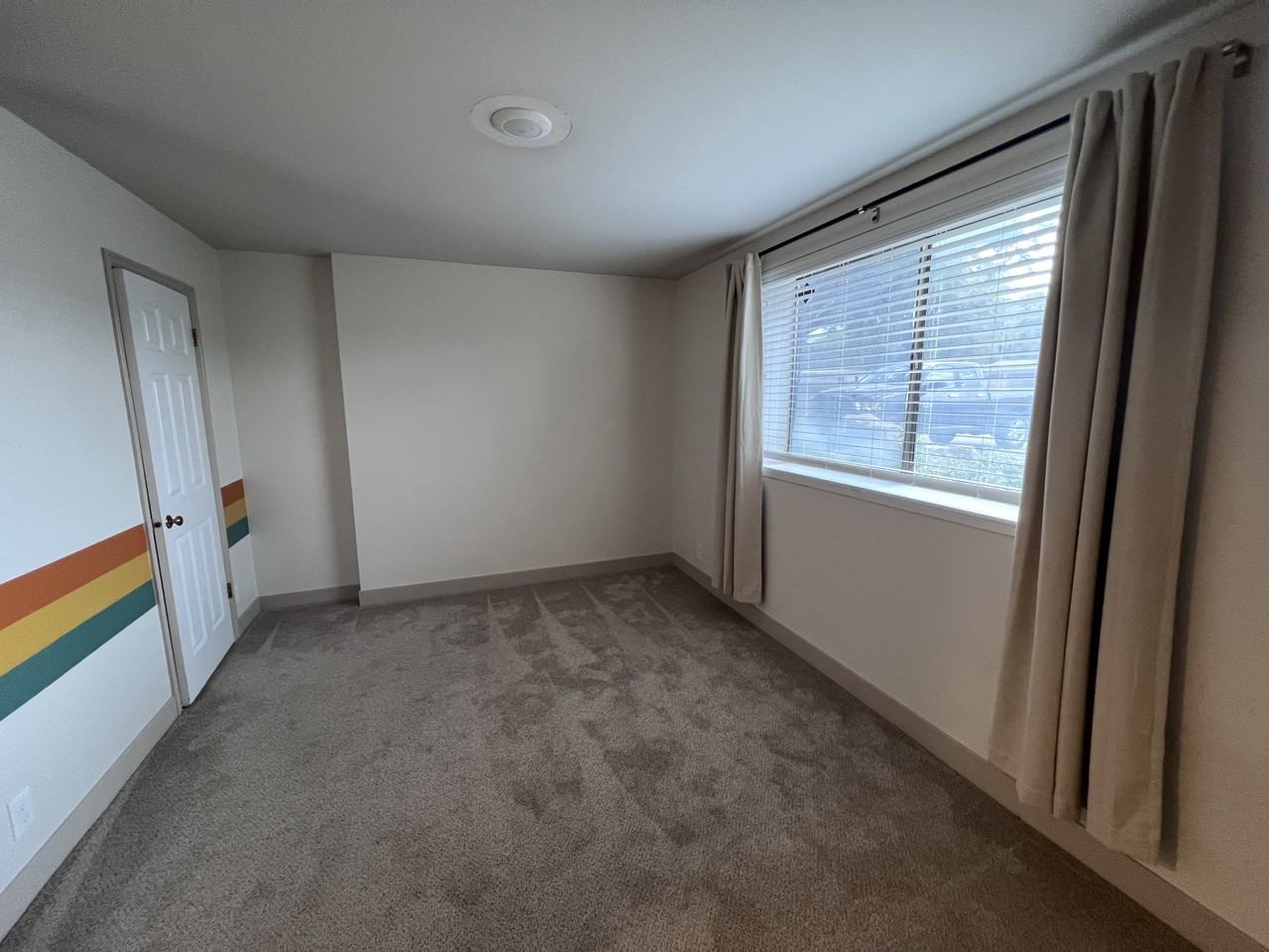 925 E Creekhill Ln #11 - Photo 6 of 12