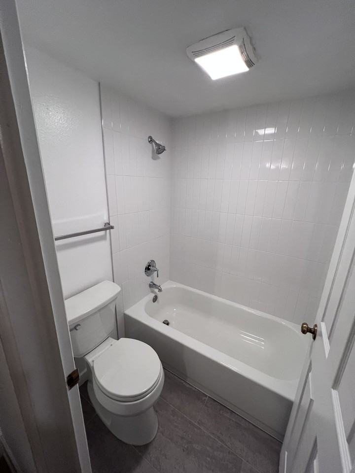 925 E Creekhill Ln #11 - Photo 7 of 12