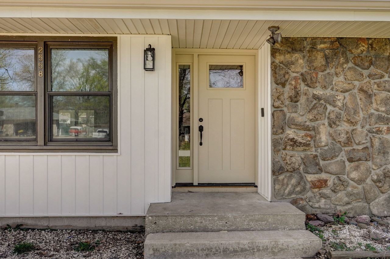 2558 W Village Ln #NA - Photo 3 of 27