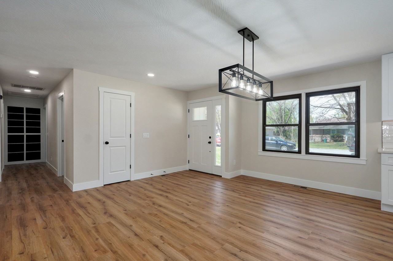2558 W Village Ln #NA - Photo 4 of 27