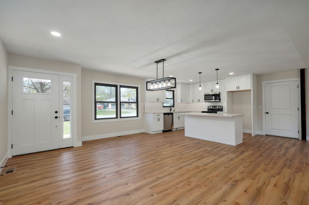 2558 W Village Ln #NA - Photo 5 of 27