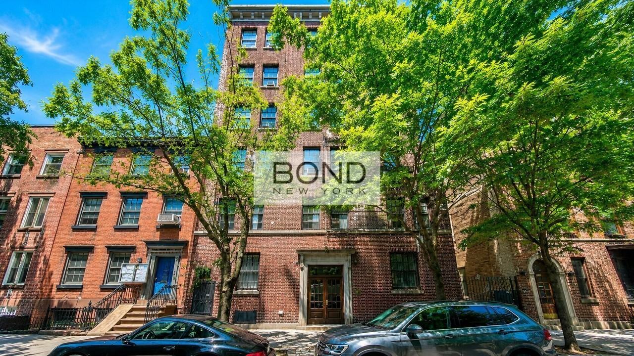 207 W 11th St #13