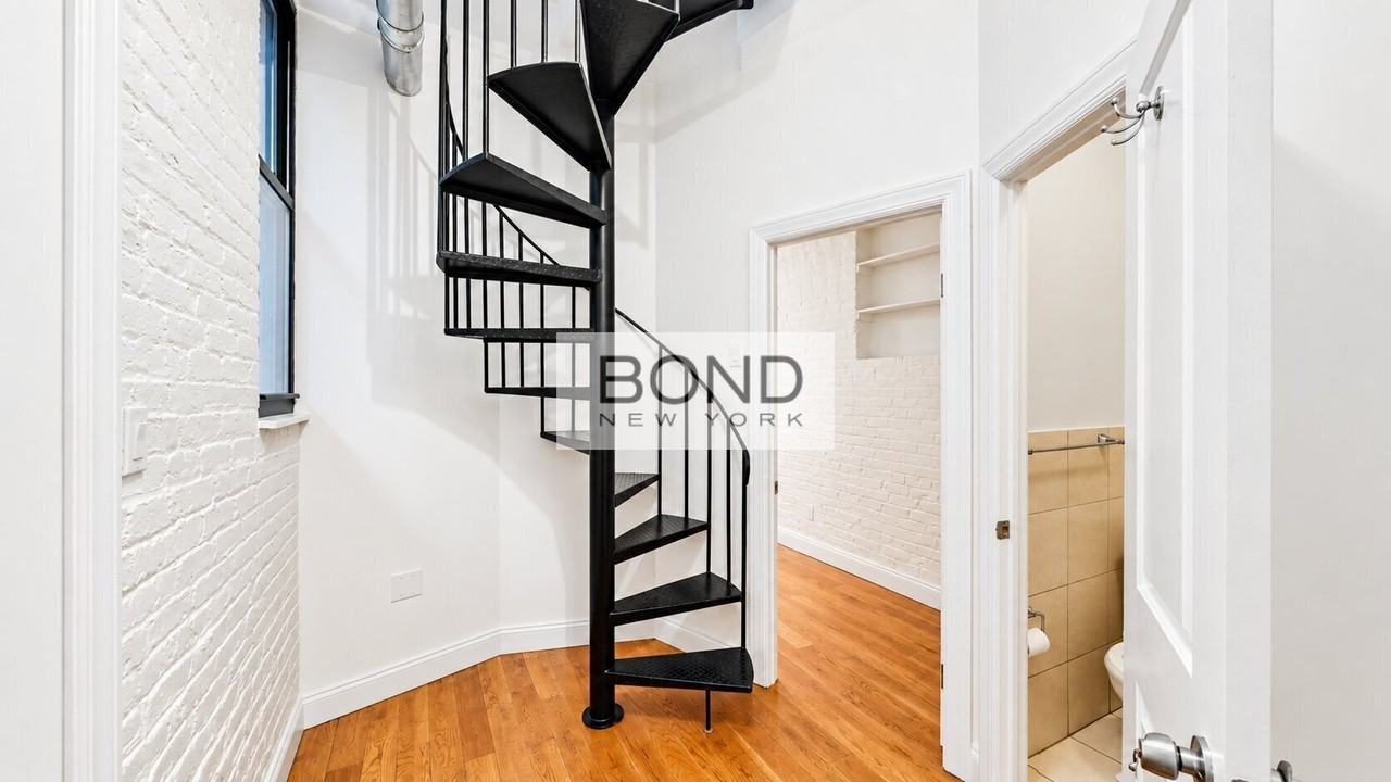 207 W 11th St #13 - Photo 5 of 8