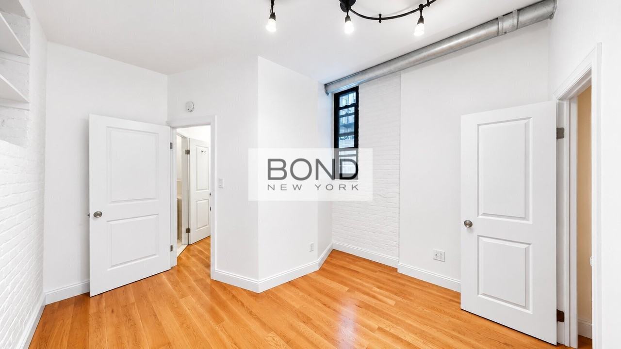 207 W 11th St #13 - Photo 6 of 8