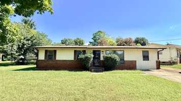 featured image of 641 Dawson Ter Nw
