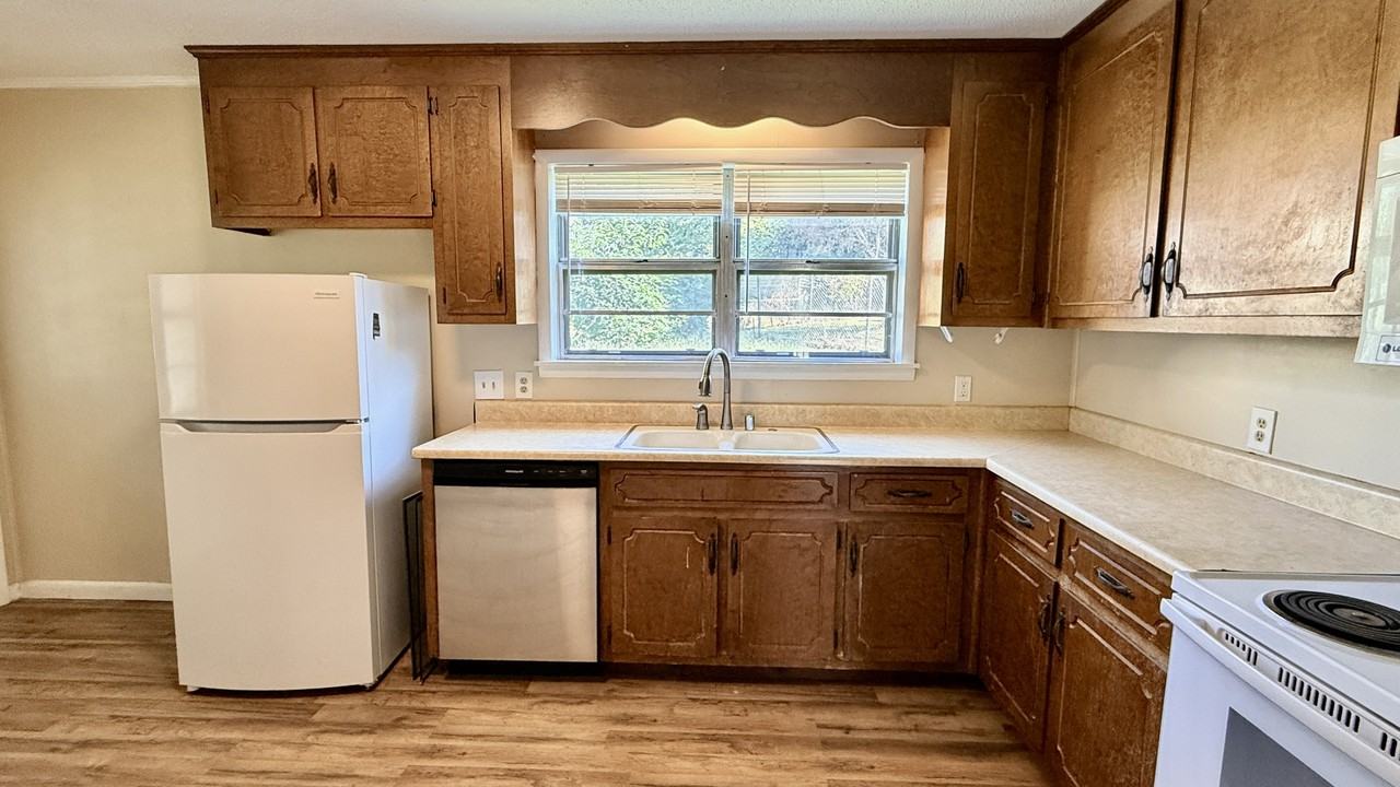 641 Dawson Ter Nw - Photo 6 of 22