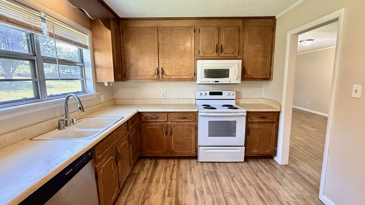 641 Dawson Ter Nw - Photo 7 of 22