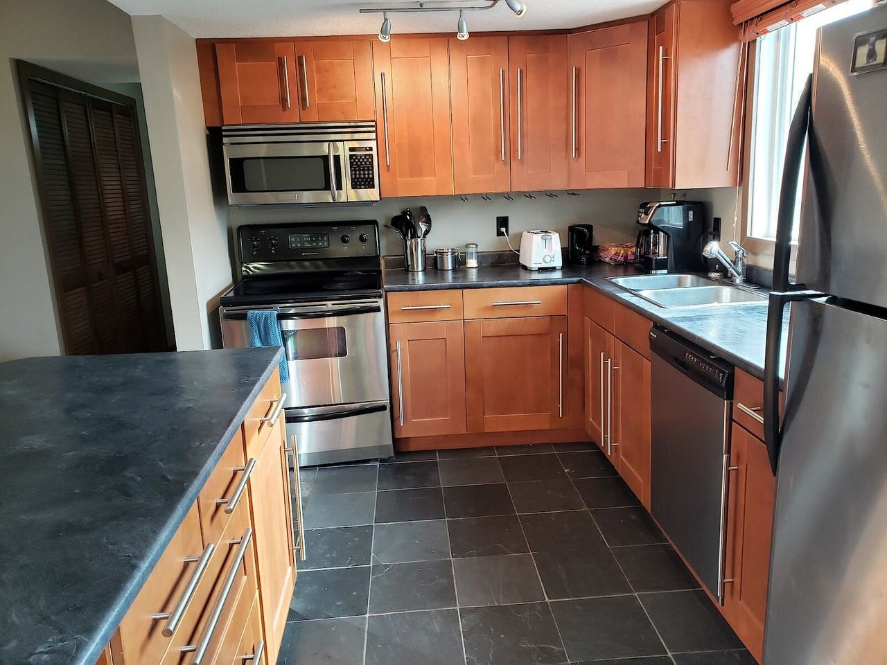 1540 29 St Nw - Photo 4 of 18