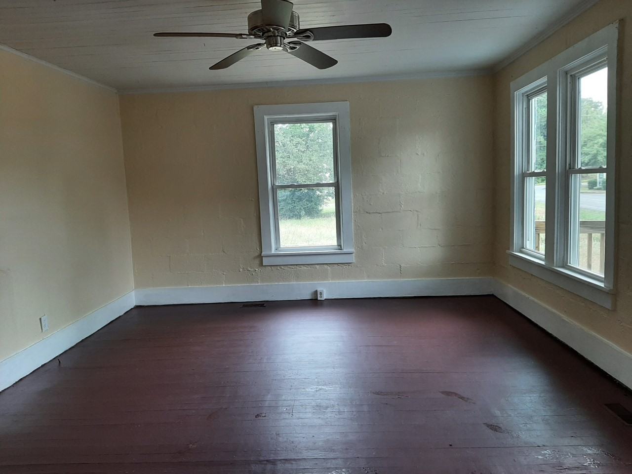 301 E 2nd St #NA - Photo 4 of 8