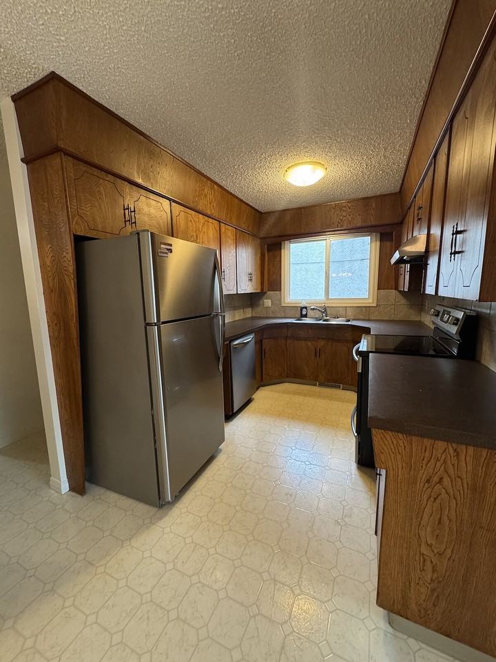 12027 104 St Nw - Photo 4 of 12