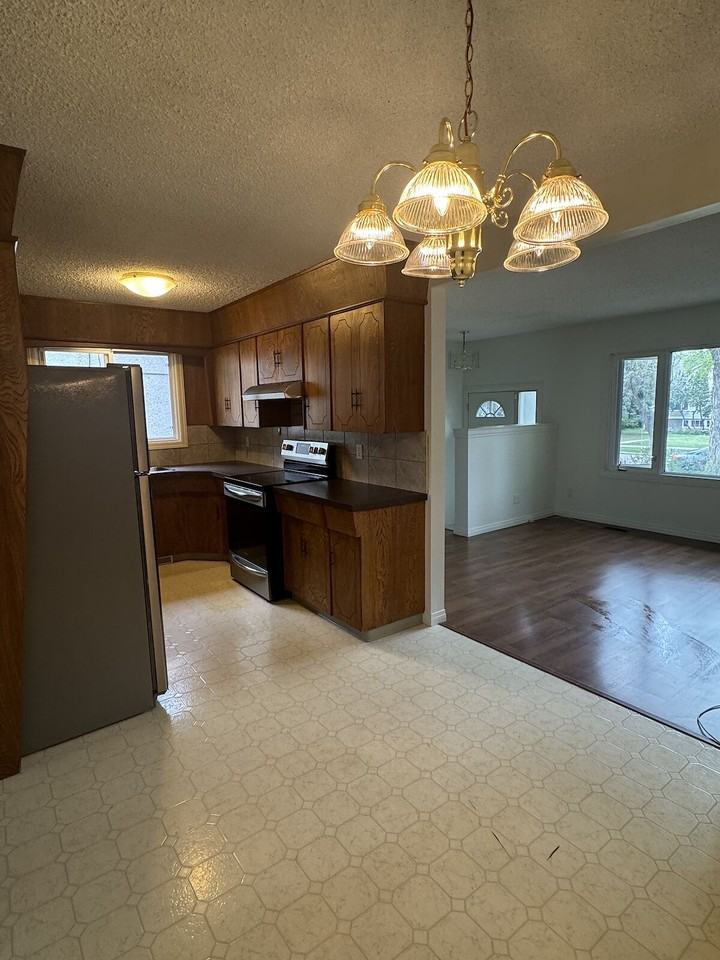 12027 104 St Nw - Photo 6 of 12