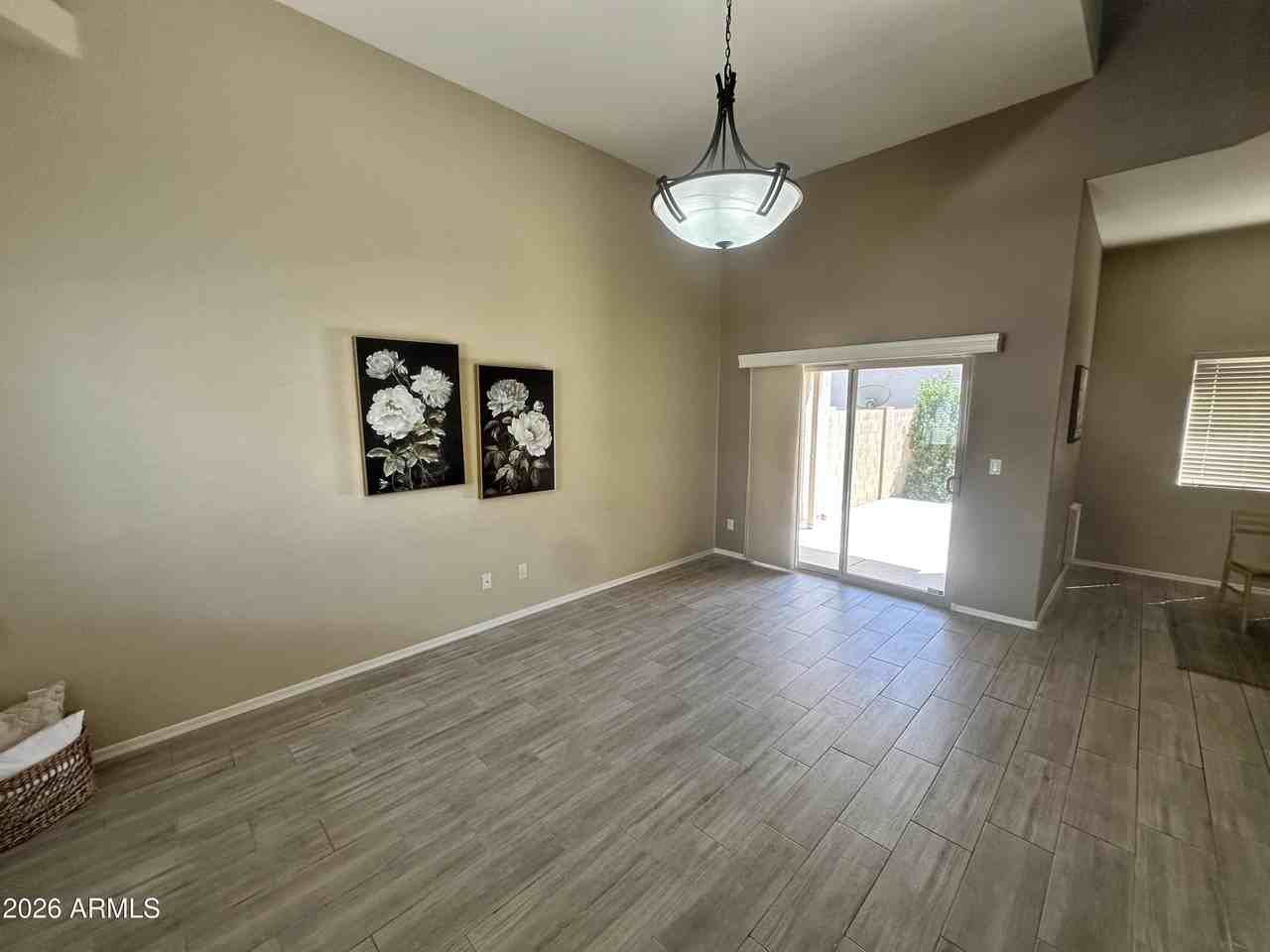 8009 W Beck Ln - Photo 5 of 25