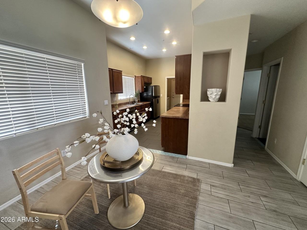 8009 W Beck Ln - Photo 4 of 25