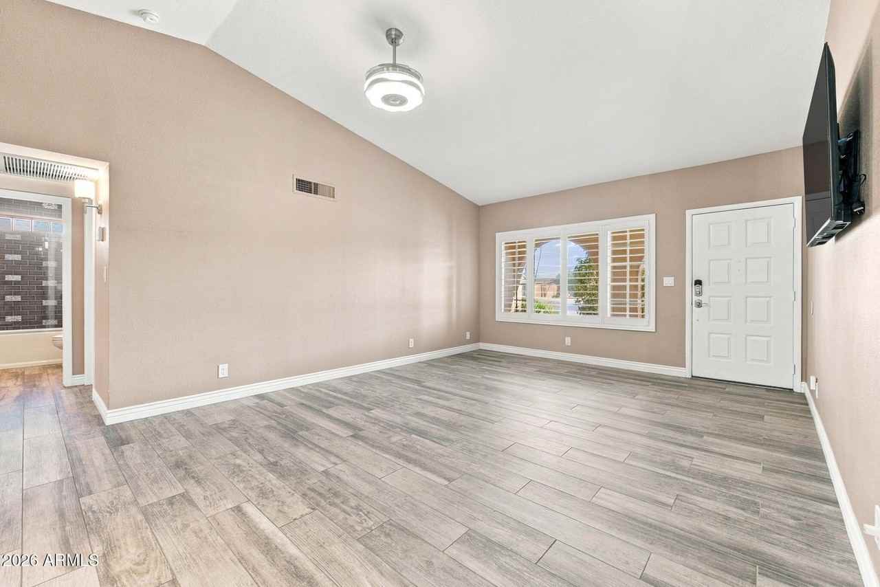 10720 E Clinton St - Photo 5 of 15