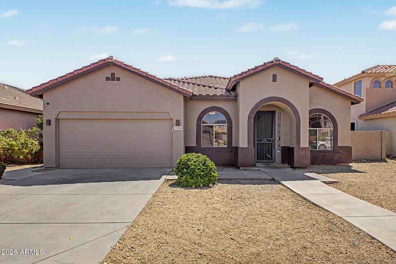 7233 W Paradise Ln - Photo 2 of 41